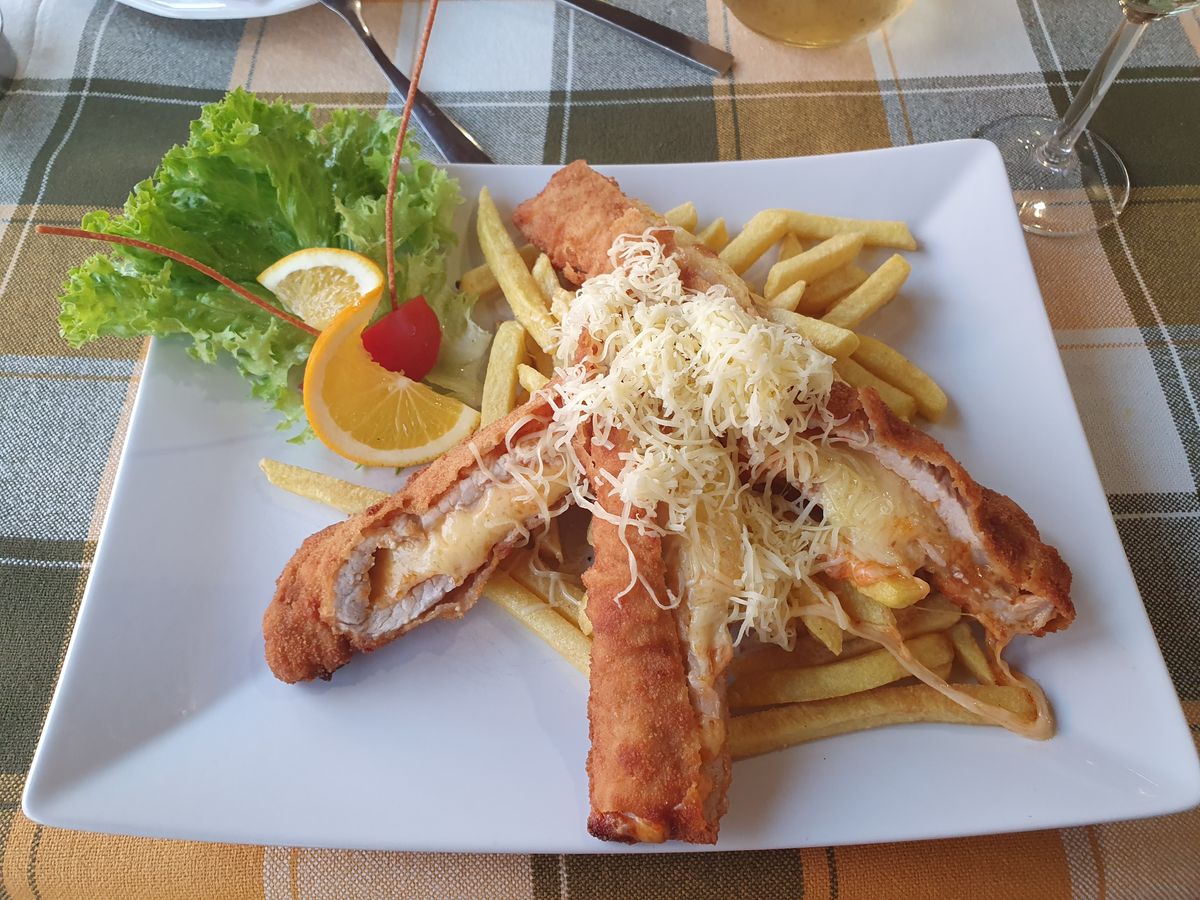 Leckeres Cordon Bleu auf Ungarisch