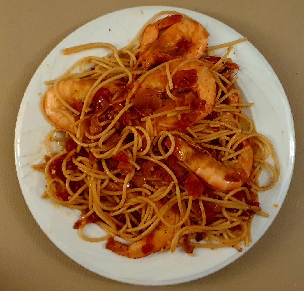 Spaghetti mit Garnelen in Tomatensoße